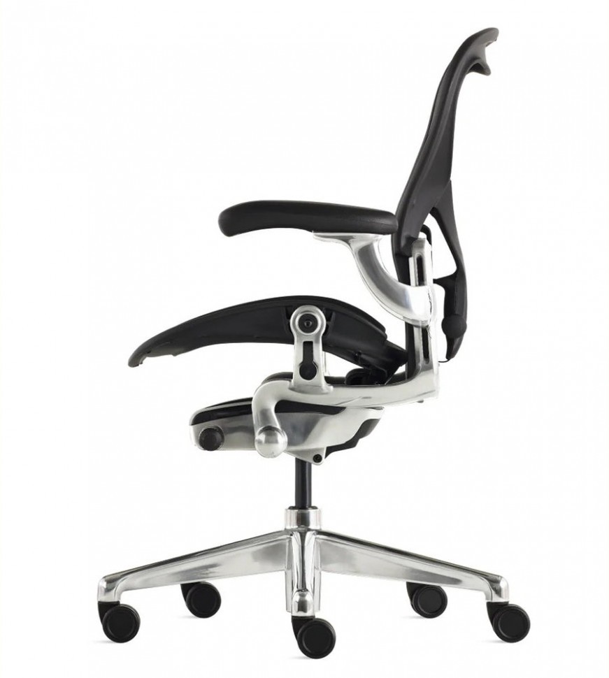 Эргономичное кресло Herman Miller Aeron (цвет Black Onyx, полированная крестовина)